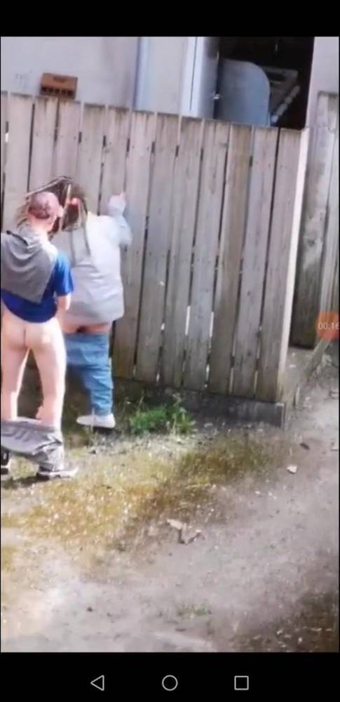 Couple busted outside - xh.video - Britain