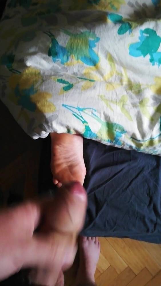 Jerking to wife's feet - xh.video