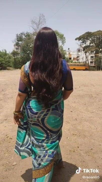 Badi gaand desi wife sexy walk - xh.video - India