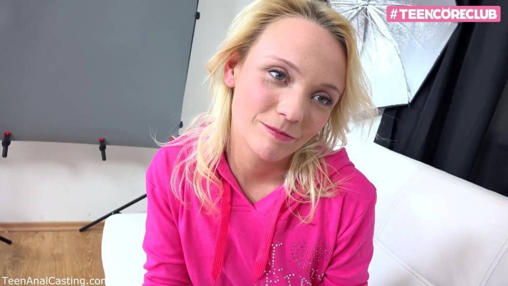 blond 18yo teen in her first anal casting - xhamster.com