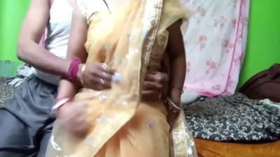 Everfirst desi bengali bhabhi in yellow saree fuck - pornoxo.com