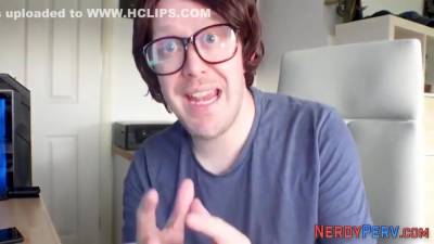 Nothern Brit Geek Gets Blowjob And Cums - hclips.com