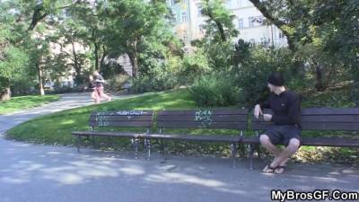 Cheating girlfriend spreads her legs for his bro - sunporno.com - Czech Republic