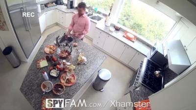 SPYFAM Step Sis Fucked In The Kitchen On Thanksgiving - sunporno.com
