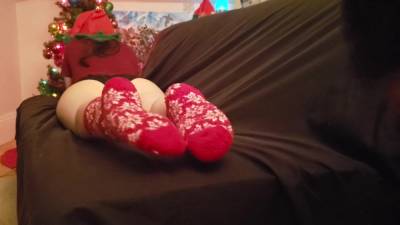 Ticklish Christmas Gift: Enjoying Her Mistletoes And Soft Santa Baby Soles - hclips.com