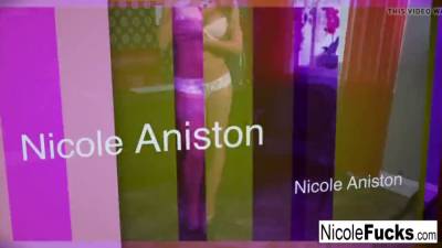 Nicole - Nicole Aniston teases you - sexu.com