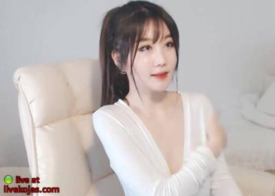 Korean sexy camgirl with great bod - pornoxo.com - North Korea