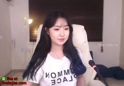 Korean sexy busty camgirl shows her body - pornoxo.com - North Korea
