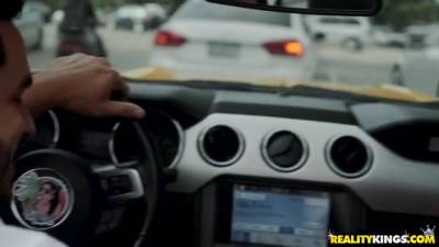 Gina Valentina - Peter Green - Peter Green And Gina Valentina In Kinky Rubs Behind The Wheel - upornia.com