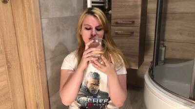 Washing Cum With Piss And Wet Play - Kinky Amy - hclips.com