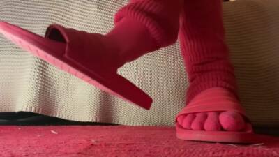 Hit Milf Toe Sock Removal And Slides Dangle - hclips.com