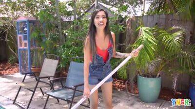 Will Suck Your Dick To Clean Your Pool - Paulina Ruiz - upornia.com