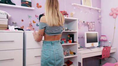 Gabbie Carter - Visits Old Friend With Gabbie Carter - upornia