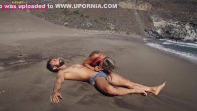 Sex On Beach - Zeus Ray And Helena Kramer - upornia.com - Spain