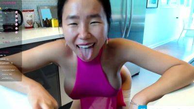 Sexy asian toys her pussy and ass on webcam - drtuber.com