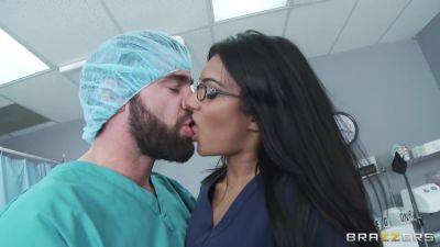 Beautiful Gives Blowjob To Doctor - Shazia Sahari - upornia.com