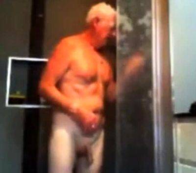 grandpa shower - drtuber.com