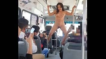 actriz porno protesta desnuda en transporte publico - xvideos.com