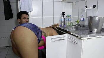 Victoria - O encanador caralhudo enfiou o cano no cuzinho da safada do rabetão. Victoria Dias e Mr Rola - xvideos.com